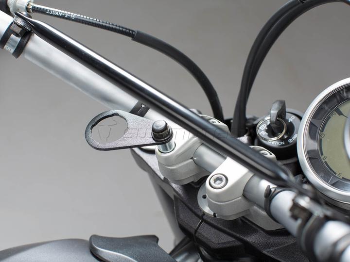 Produktbild Sw Motech Zigarettenanzünder-Befestigungsblech für BMW-Modelle