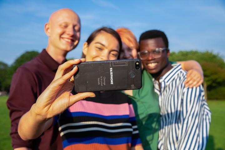 Image du produit Fairphone 3 (64 Go, Dark Translucent, 5.65", Double SIM, 12 Mpx, 4G)