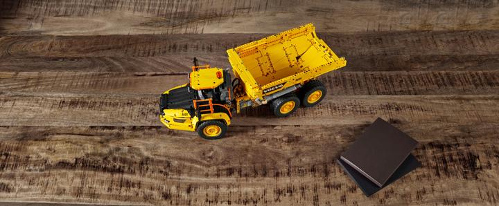 Immagine prodotto LEGO Dumper articolato Volvo (6x6) (42114, LEGO Technic)