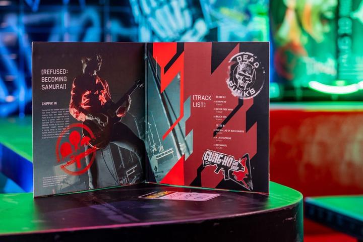 Image du produit DEVplus Cyberpunk 2077 Original Vinyl Soundtrack Score and Samurai Vinyl 3LP