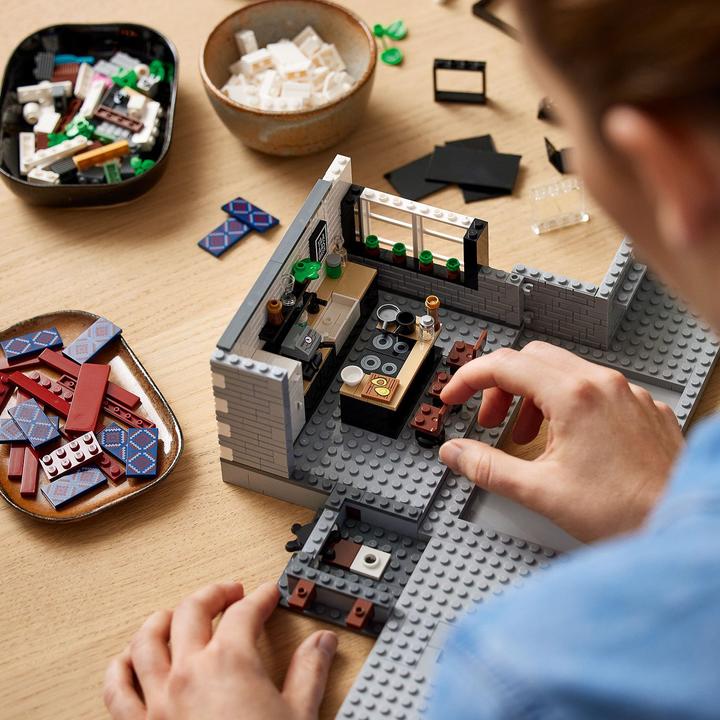 Image du produit LEGO Queer Eye – Le loft des Fab 5 (10291, LEGO Creator Expert, LEGO difficiles à trouver)