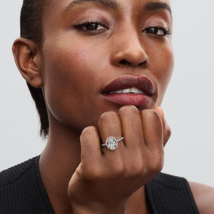 Immagine prodotto Pandora Ovaler Funkelnder Strahlenkranz Ring (48, 925 Argento)