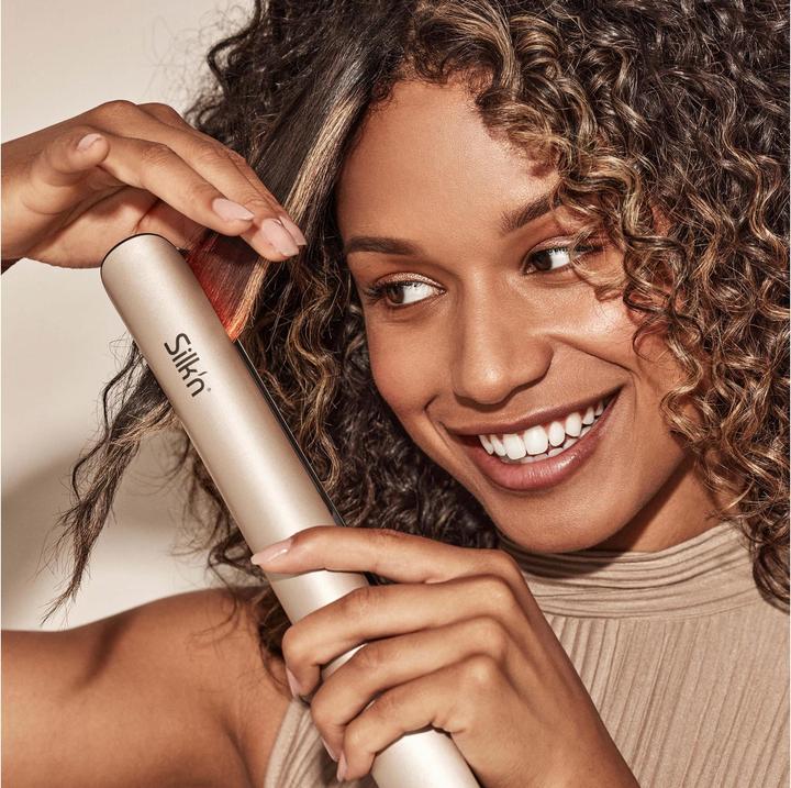 Actual product image Silk'n Stijltang - SilkyStraight - Stijltang met Infrarood- en Ionische Technologie - Kerstcadeau idee- Bei (Straightening iron)