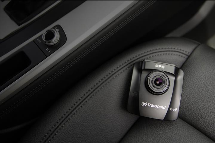 Immagine prodotto Transcend DrivePro 230 Privacy dei dati incl. 32GB microSDHC TLC (Ricevitore GPS, Full HD)