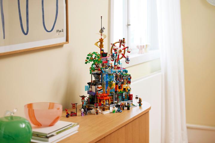 Actual product image LEGO 80054 5th anniversary of Megapolis City (80054, LEGO Monkie Kid)