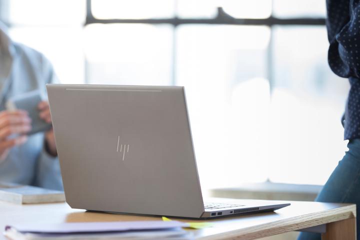 Produktbild HP ZBook Studio G5 Mobiler Arbeitsplatz (15.6 Zoll) Ultra HD Intel® Core™ i9 DDR4-SDRAM SSD NVIDIA (15.60", Intel Core i9-8950HK, 16 GB, 512 GB)