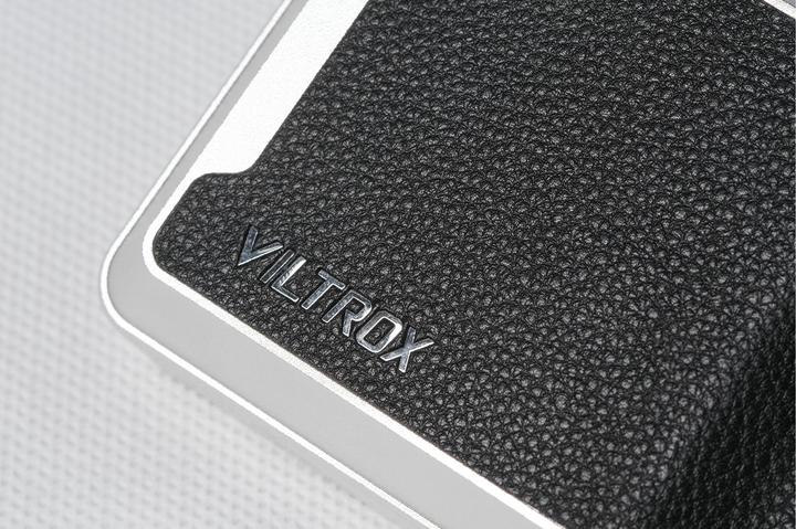 Produktbild Viltrox Retro 08X RGB Pocket LED Light (Videoleuchte)