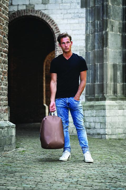 Immagine prodotto XD Design ZAINO ANTIFURTO BOBBY SOFT BROWN P/N: P705.796 (16 l)