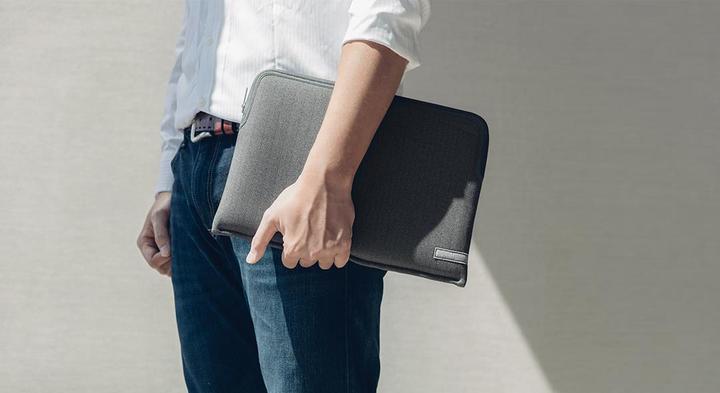 Image du produit Moshi Pluma Laptop Sleeve pour MacBook Pro/Air 13" (2020) - gris Herringbone (13", Apple)