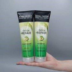 Produktbild essence Detox & Repair Shampoo and Conditioner 250ml (250 ml, Flüssiges Shampoo)