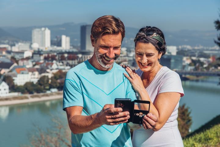 Image du produit Emporia SMART.6, smartphone pour seniors (128 Go, Noir, 6.58", SIM simple, 50 Mpx, 5G)