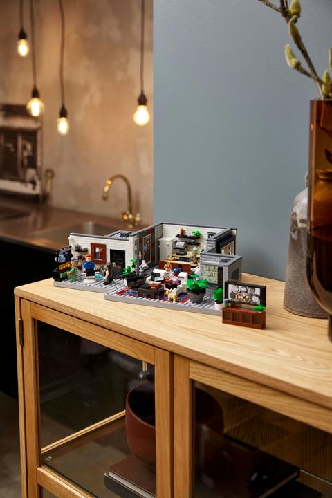 Image du produit LEGO Queer Eye – Le loft des Fab 5 (10291, LEGO Creator Expert, LEGO difficiles à trouver)
