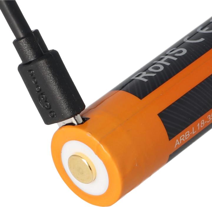 Actual product image Fenix Akku 18650 geschützt mit USB Ladefunktion, mit AccuSafe