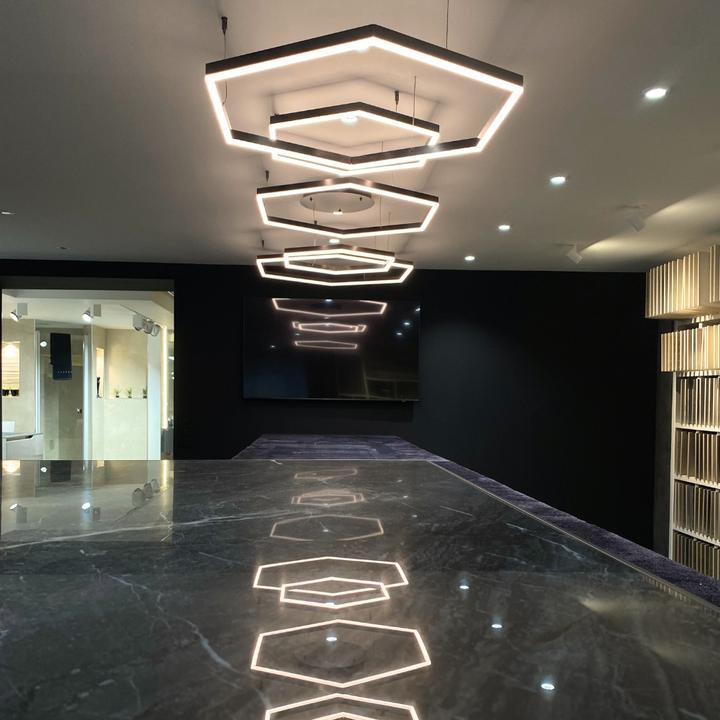 Produktbild s.luce Hexa eckige LED-Pendelleuchte Esstisch Direkt oder Indirekt (3100 lm)