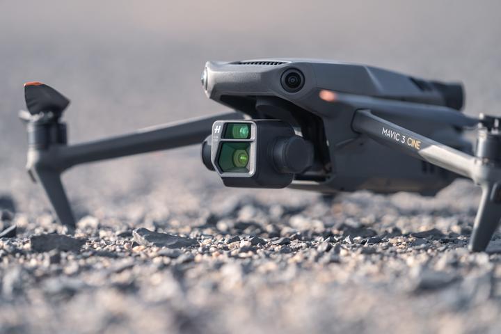 Produktbild DJI Mavic 3 Cine Premium Combo (46 min, 899 g, 20 Mpx)