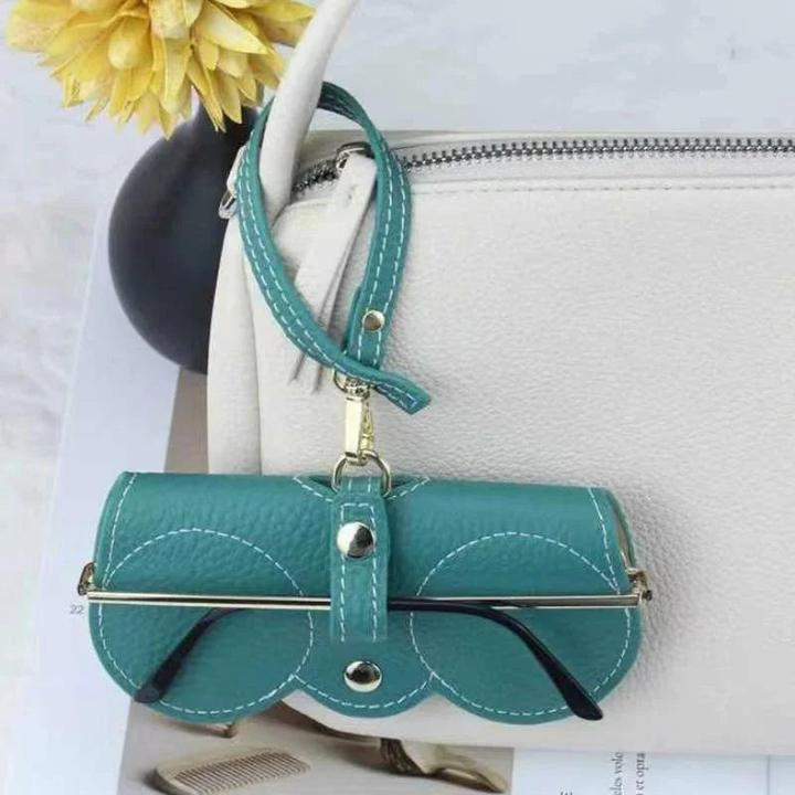 Actual product image Only-Bags.Store Geprägte Brillenhülle Niedliche hängende PU Leder Sonnenbrillen Lesebrillen Aufbewahrungstasche
