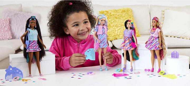 Image du produit Barbie Totally Hair Poupée au look coeur, Petite, cheveux longs de 21,6 cm, 15 accessoires, dès 3 ans