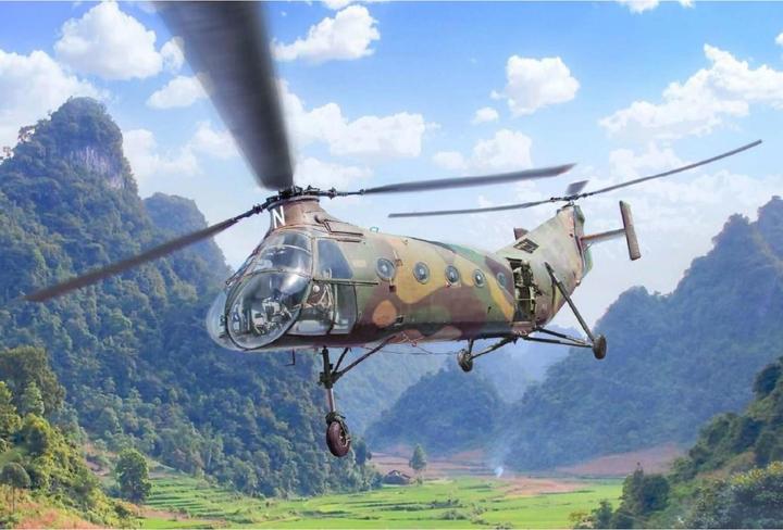 Immagine prodotto Italeri cannoniera H-21C Flying Banana