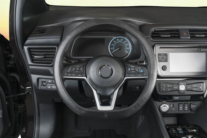 Immagine prodotto Walser Coprivolante in tela Soft Grip, Coprivolante per auto Misura universale 38 cm nero