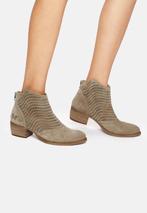 Actual product image Felmini The ankle boot made from soft leather stands out with its beautiful stamped pattern. This (40)