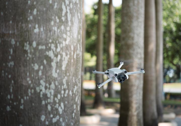 Actual product image DJI Mini 3 Pro with RC Controller (34 min, 249 g, 48 Mpx)