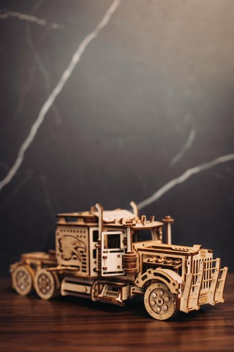 Produktbild Wood Trick LKW - Sattelschlepper - 3D Holzbausatz