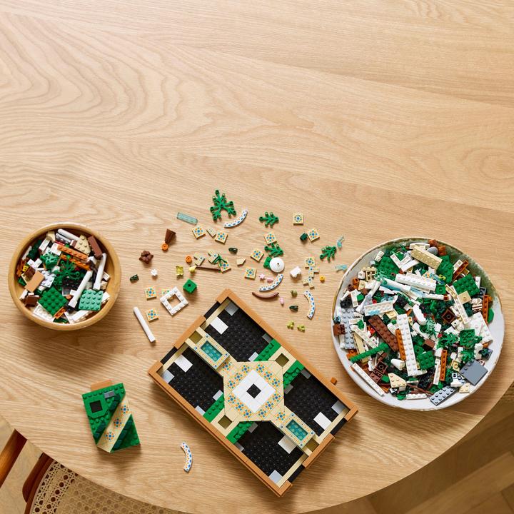 Actual product image LEGO Springbrunnen Garten (10359, LEGO Icons)