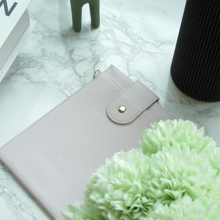 Produktbild PhoneLook Elegante universelle Smartphone Umhängetasche aus veganem Leder inkl. Umhängegurt aus Leder (vegan)