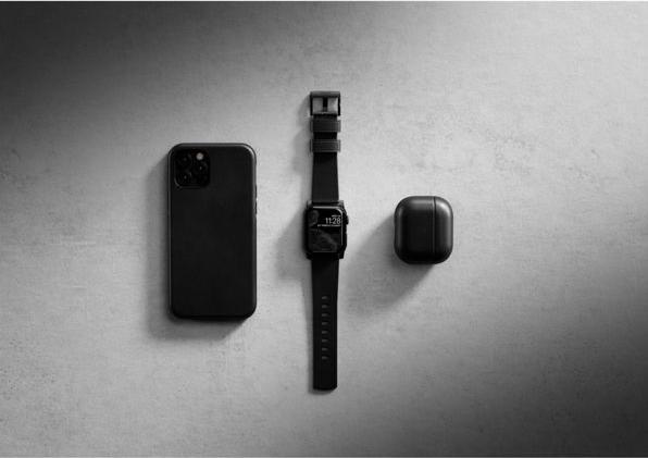 Actual product image Nomad Transport Case AirPods (3rd Gen.) Leather Black (Headphone sleeve)