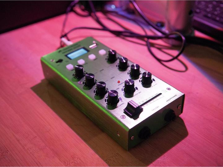 Image du produit Omnitronic GNOME-202P Mini-mixeur vert (Studio et mixeur live)