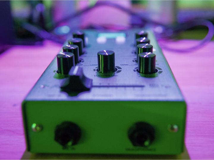 Image du produit Omnitronic GNOME-202P Mini-mixeur vert (Studio et mixeur live)