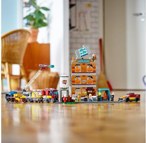 Produktbild LEGO Feuerwehreinsatz mit Löschtruppe (60321, LEGO City)