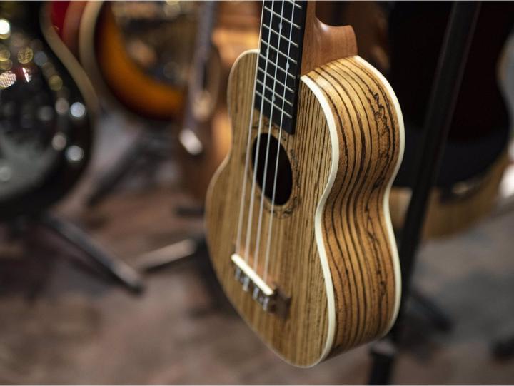 Immagine prodotto Dimavery UK-400 Ukulele Soprano "Zebrawood (Soprano, Soprano)