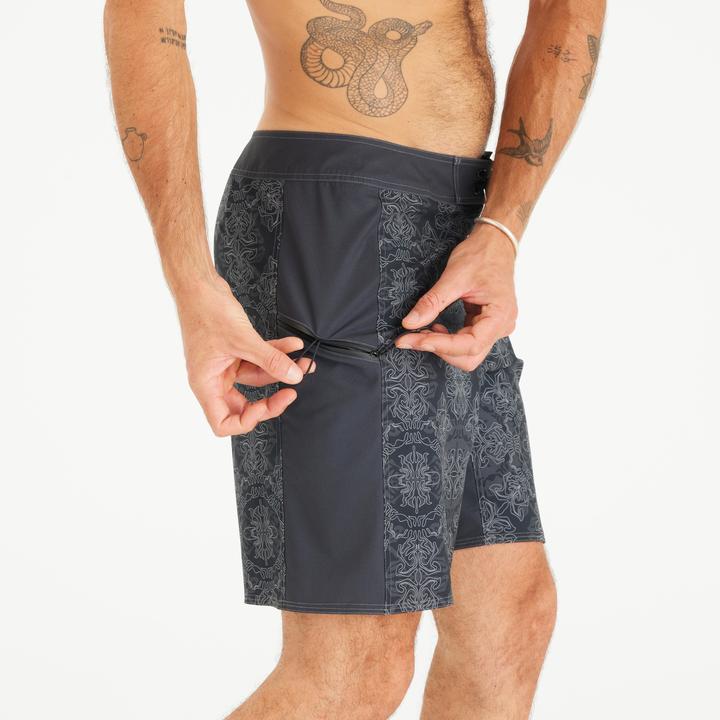 Actual product image Olaian Boardshorts Herren lang 500 Arch Scarabia 19" schwarz (42)