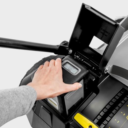 Actual product image Kärcher Professional Sweeper KM 70/30 C BP with 2 side brushes