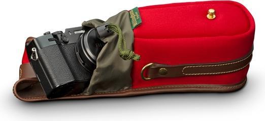 Actual product image Billingham Ten 16 - Burgundy/Chocolate (Camera shoulder bag, 0.70 l)