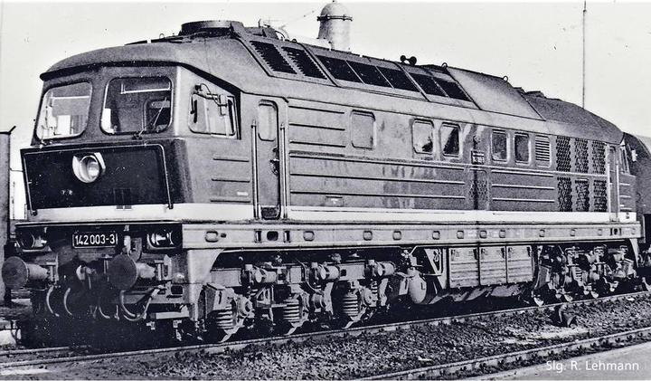 Actual product image Piko Diesel locomotive BR 142 DR IV + DSS PluX22 (Track H0)