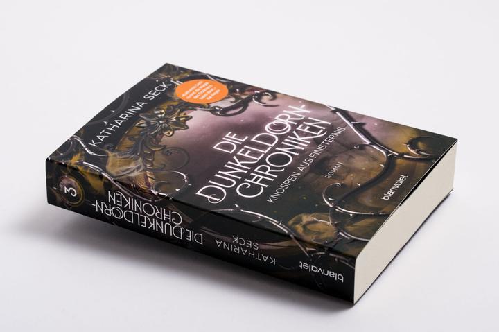 Immagine prodotto Die Dunkeldorn-Chroniken - Knospen aus Finsternis (Tedesco, Catherine Seck, 2023)