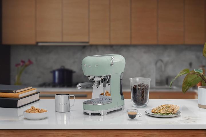 Immagine prodotto Smeg ECF02PGEU Macchina per espresso/caffè con portafiltro Verde pastello (Spina UE)