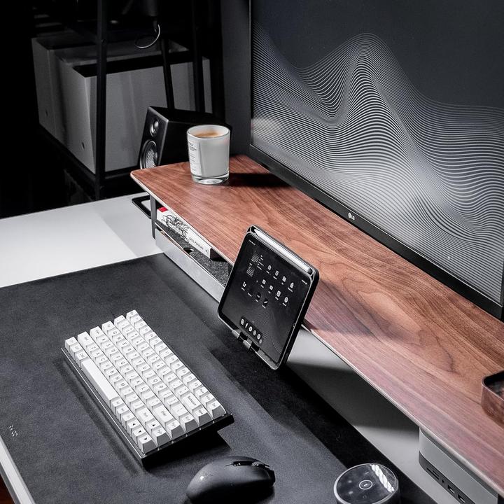 Image du produit Raico Monitorständer aus Walnussholz