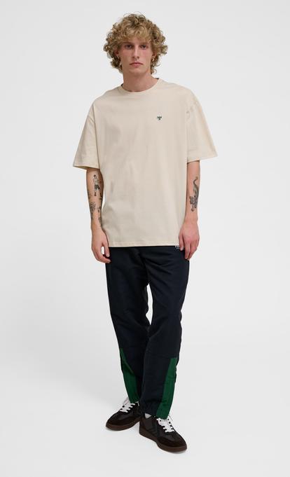 Actual product image hummel Hmlloose t-shirt bee s/s (L)