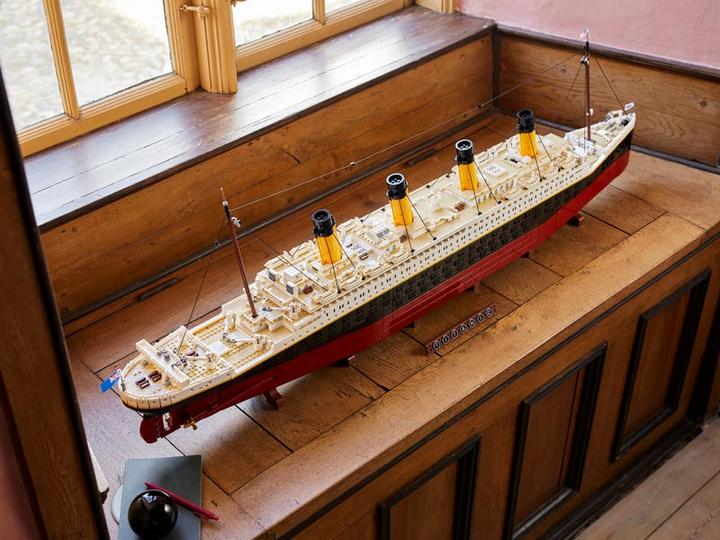 Actual product image LEGO Titanic (10294, LEGO Creator Expert, LEGO Rare Sets)