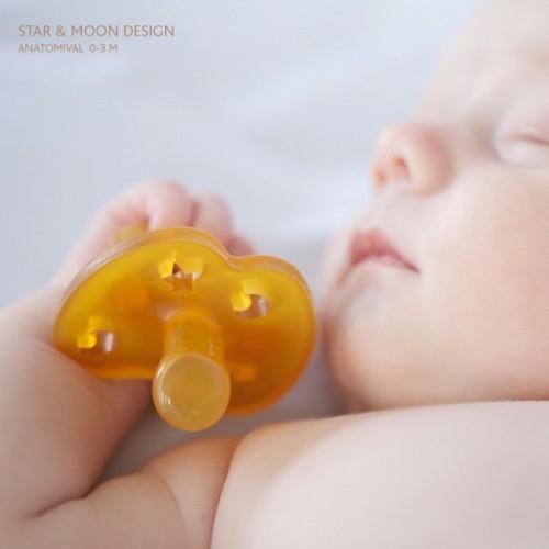 Actual product image Hevea Stars & Moon, from 3 months (jaw-friendly) (3 - 12 M.)