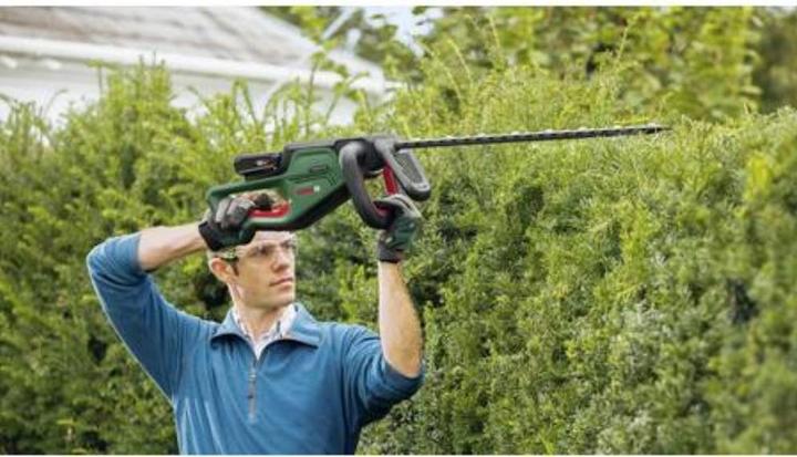 Produktbild Bosch Home & Garden UniversalHedgeCut 18-55 (1x2,5Ah) (Akkubetrieb)