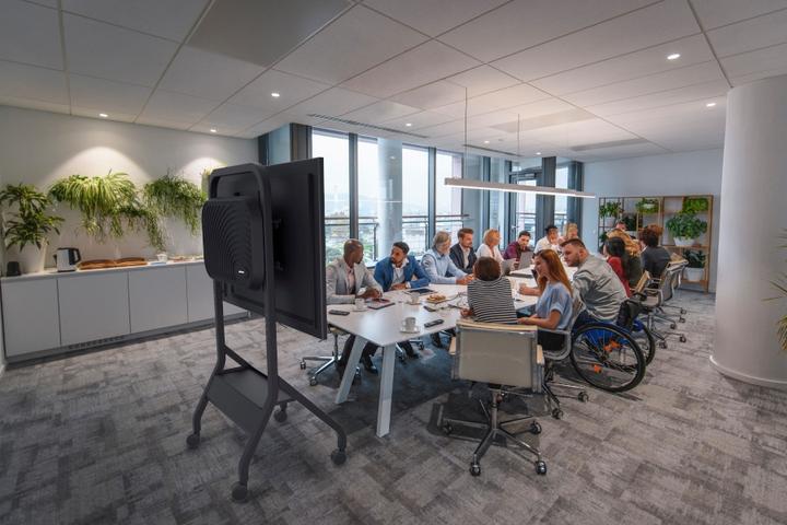 Actual product image Peerless AV trolley with shelf for displays up to 110inch inches up to 136kg up to VESA 900x600 colo (Various, 110", 136 kg)
