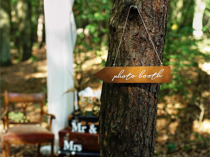 Produktbild Partydeco Partyaccessoire Holz Wegweiser Photo Booth Braun/Weiss