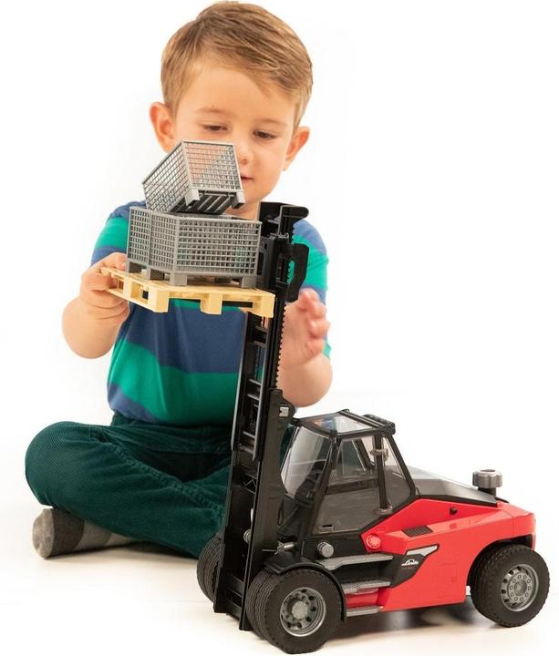 Actual product image Bruder Linde forklift with pallet