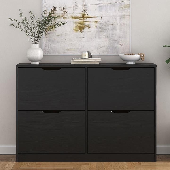 Shoe cabinet