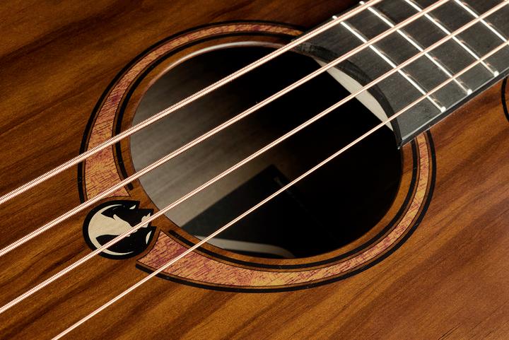 Immagine prodotto Lâg Guitars Sauvage Bce (Basso acustico, Legno di cirmolo marrone (tastiera), Brankowood pallido (Top), Finitura a sega grezza in eucalipto affumicato (retro e lato), Khaya (Collo), Brankowood nero (Ponte))