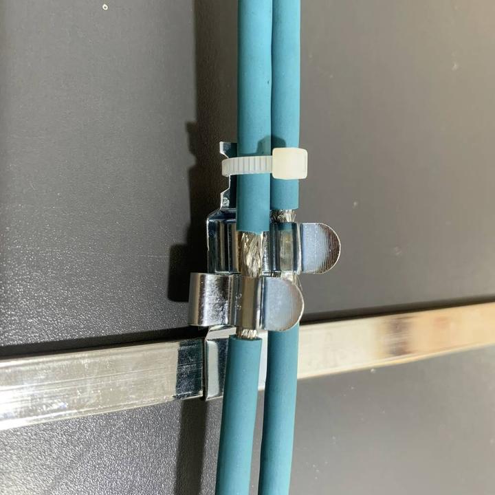 Immagine prodotto Tru Components Morsetto per scudo Ø di serraggio (max.) 6 mm Acciaio a molla 1 pz. (Foro cavo)